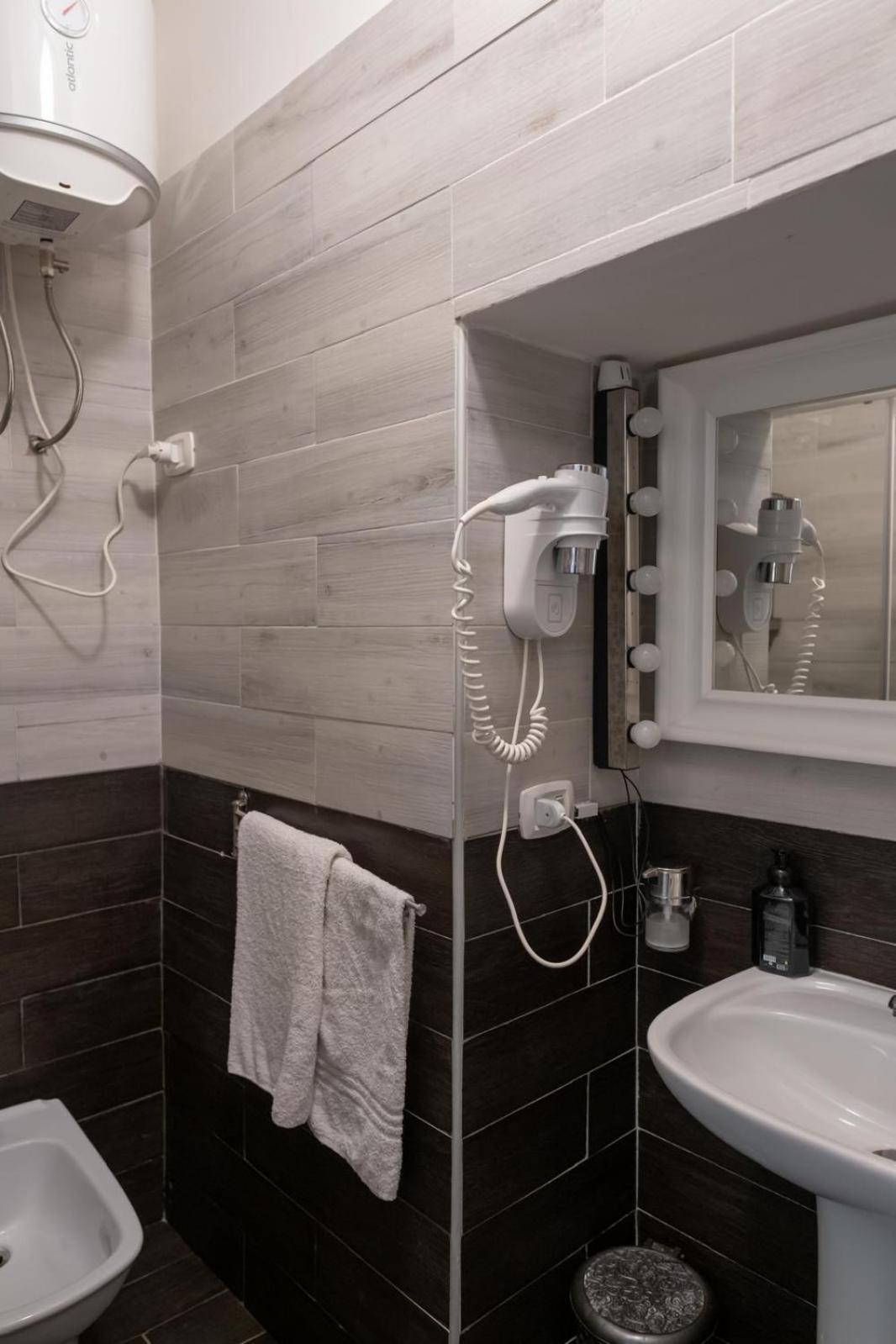 Toledo Road 429 Hotel Наполи Екстериор снимка
