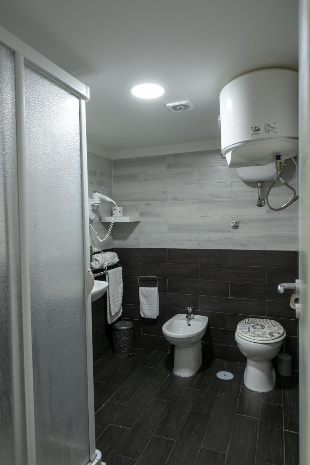 Toledo Road 429 Hotel Наполи Екстериор снимка
